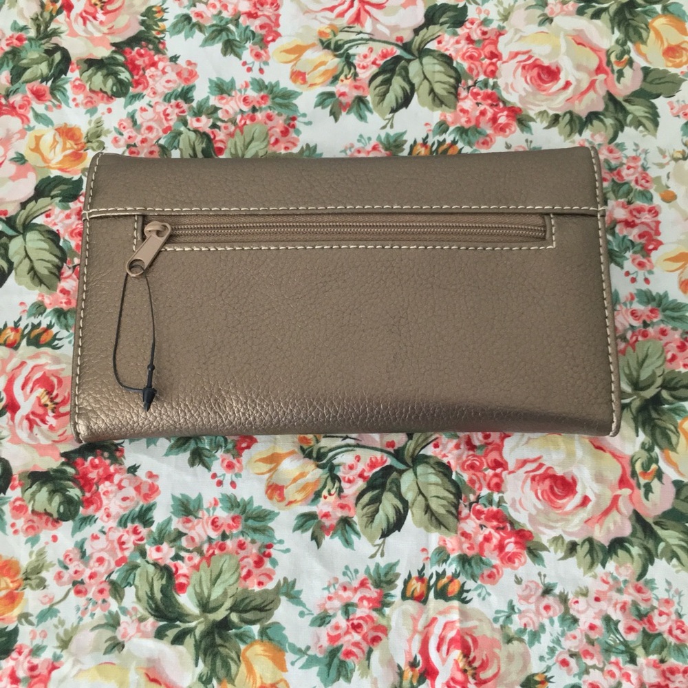 Metallic Tri-Fold Wallet - Picture 12 of 14